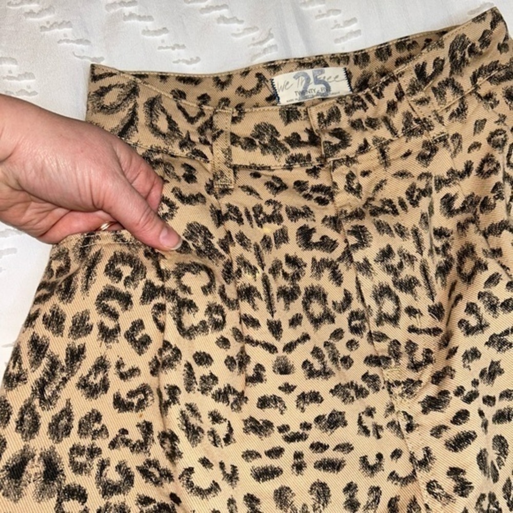 We the Free cheetah shorts - high waist sz 25 - Picture 3 of 9
